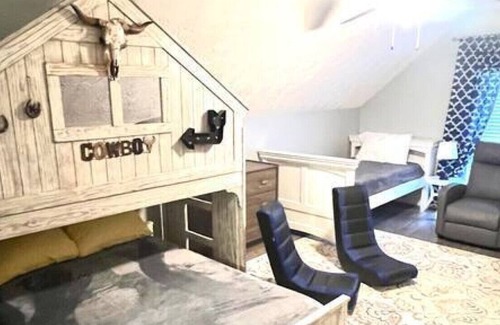 Austell House | Springchase · Six Flags Over Georgia Fun Getaway Home