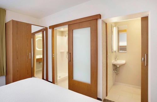 Windsor Locks Hotel | Springhill Suites Marriott Airport