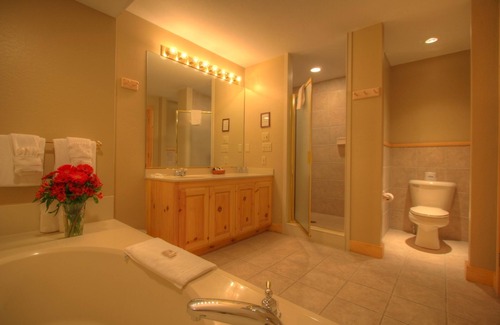 Boothbay Harbor Hotel | Spruce Point Inn