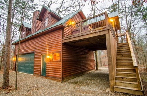 Broken Bow Cabin | Squirrel's Nest Cabin, 2 Bdrms, 1 KING, 1 QUEEN, 1 Bath - outdoor HOT TUB