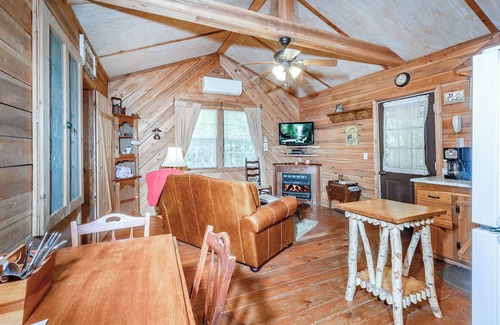 Lake Toxaway Cabin | Squirrel's Nest - Cozy Cabin w/Pickleball and Tennis On Site