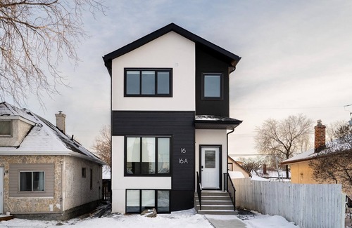 Winnipeg House | St. Boniface + Elegant 3 Bdr + Parking (16)