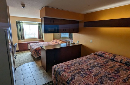 Barton Hotel | St Clair Inn and Suites