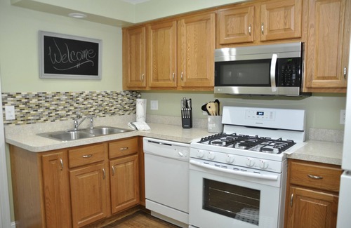 St. Charles House | "St Geneva" Private With River View! 10 min to Lamplight Equestrian Center