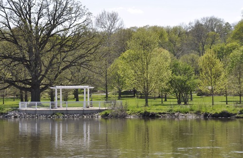 St. Charles House | "St Geneva" Private With River View! 10 min to Lamplight Equestrian Center