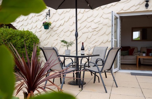 Wiseman's Bridge Apartment | St Helens Apartment 2 - Short Walk to Beach
