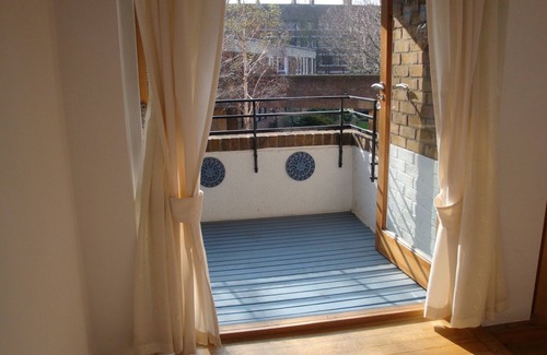 Tower Hill Apartment | St Katharine Docks | Tower Bridge | Studio