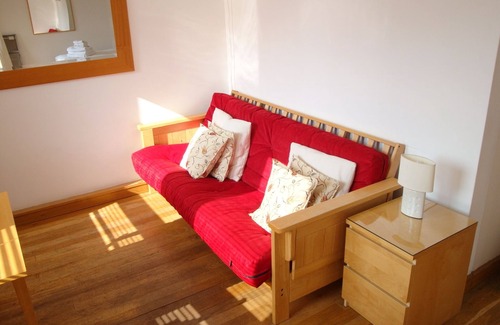 Tower Hill Apartment | St Katharine Docks | Tower Bridge | Studio