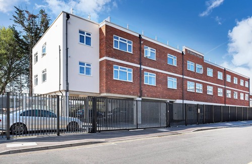 South Ruislip Apartment | St Martins House Luxury Apartments Ruislip- Apt D