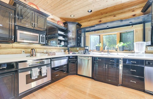 Barbeau Cabin | St Marys River Views: Cabin w/Wraparound Deck!