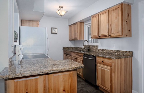 St. Pete Beach Cottage | ST PETE BEACH, WALK TO BEACH, PUBS, RESTAURANTS, SHOPPING, CHILDRENS PARK