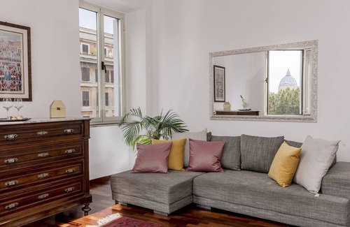 Vatican Apartment | St. Peter mirror Romantic view