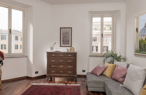 Vatican Apartment | St. Peter mirror Romantic view