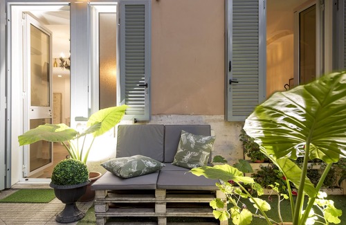 Vatican Apartment | St. Peter's Italian Wine elegant apartment Rome