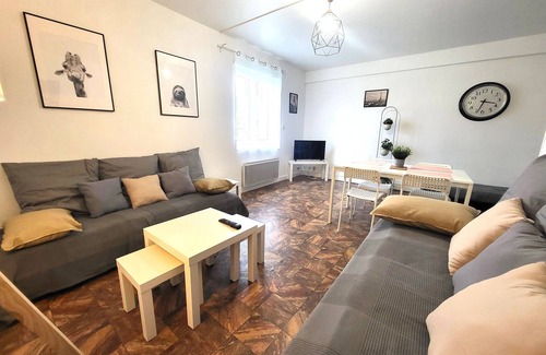Trappes Apartment | St-Quentin-en-Yvelines: Large studio with parking space