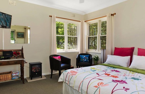 Leura House | St Raphael - Priest's Cottage Leura