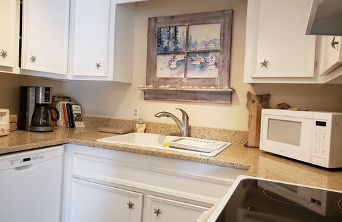 Saint Simons Heights Condo | St Simons Island gorgeous MARSHFRONT VIEW, pool, Pond, Near Beach, FLETC