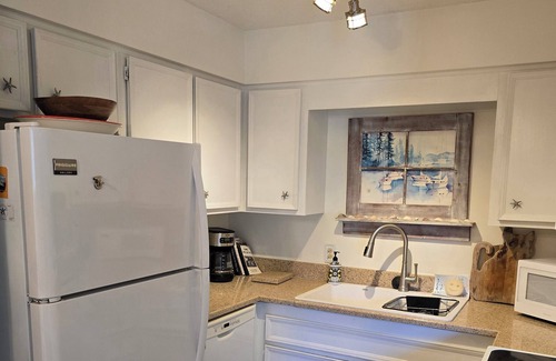 Saint Simons Heights Condo | St Simons Island gorgeous MARSHFRONT VIEW, pool, Pond, Near Beach, FLETC