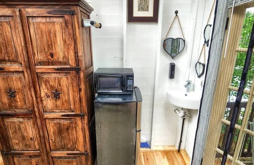 Brantingham Apartment | Stabbin Cabin 2 on Grant Island-hottub Boat Pets