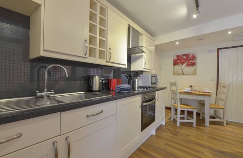 Beaworthy Cottage | STABLE COTTAGE, pet friendly, with a garden in Halwill Junction