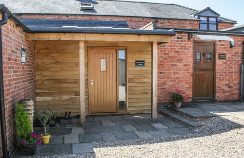 East Norton Cottage | STABLES COTTAGE, pet friendly, with a garden in Uppingham