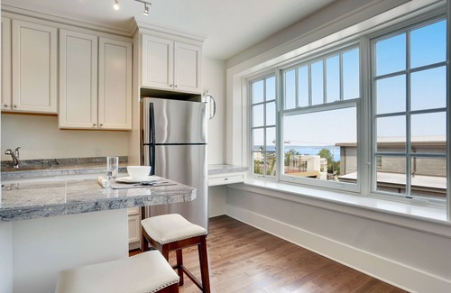 Stadium District Apartment | Stadium District Room With A View