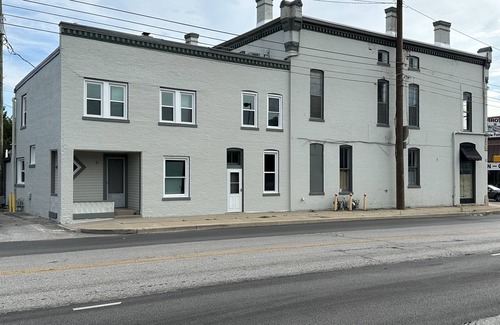 Babe Denny House | Stadium Stays #9 Downtown INDY, 5 minute walk to Lucas Oil Stadium Free Parking