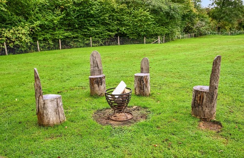 Blackham Cottage | Stag Shepherds Hut - a holiday let that sleeps 4 guests in 1 bedroom