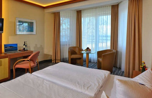 Koelpinsee House | Standard Double Room with Sea View - Strandhotel Seerose Kölpinsee