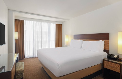Waikiki Hotel | Standard King Room at Park Shore Waikiki