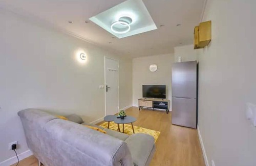 Deuil-la-Barre Apartment | Standing-4 Bedrooms -free Parking -15mn From Paris