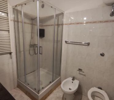 Marco Simone House | Stanza con Bagno Privato in appartamento condiviso
