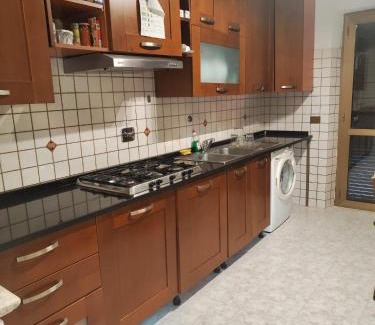 Marco Simone House | Stanza con Bagno Privato in appartamento condiviso