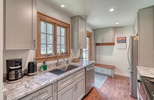Leadville Cabin | Star of the West - 5 MINUTES to Ski Cooper! Modern cabin on Lake!