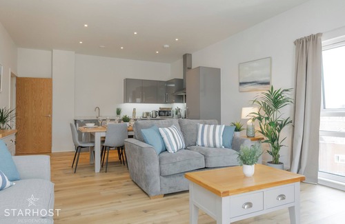 Newbury Apartment | StarHost Residences - Brand New 2-bed Apartment in Central Newbury