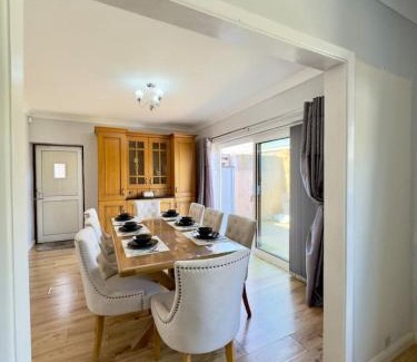 Ashford House | Starling House 3BR near Heathrow, London