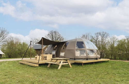 Rijssen RV Rental | Starlit Tent Lodge Escape