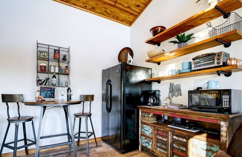Hondo Cabin | Starry Skies & Seclusion | Tiny Home Getaway For 2