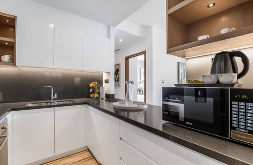 Dubai Marina Apartment | Startling 3BR Apt w/Marina View at VIDA Marina