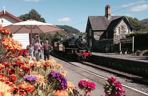 Glyndyfrdwy House | Station House - Hw7742
