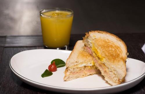 Madre Gertrudes Hotel | STATUS Motel