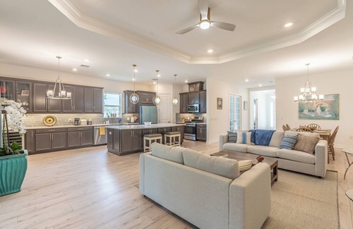 Naples House | Stay a stylish 3BR retreat in Naples—perfect for families or groups