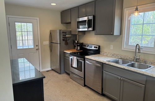 Ruther Glen Cottage | Stay and Play! Country Cottage Getaway with PRIVATE 3 Acre Swimming Pond