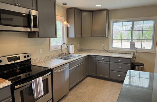 Ruther Glen Cottage | Stay and Play! Country Cottage Getaway with PRIVATE 3 Acre Swimming Pond