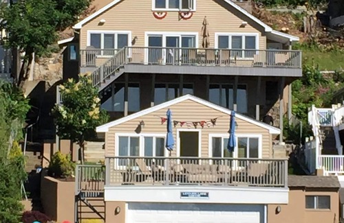 Glasser House | Stay at beautiful Leisure Lake Lodge