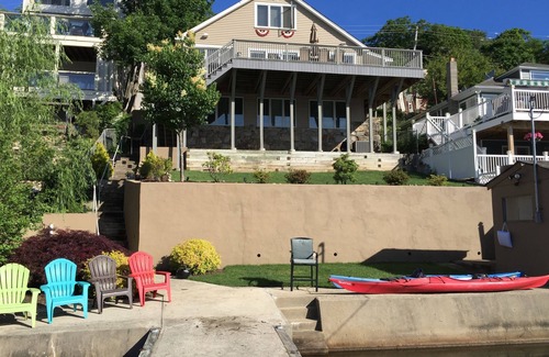 Glasser House | Stay at beautiful Leisure Lake Lodge