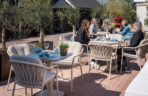 Ouddorp Hotel | Stay at Hotel-Pension Ouddorp, close to the sea and beach, just a 3-minute walk from the center. Comfortable rooms. The perfect base for a relaxing holiday or an active day at the beach!