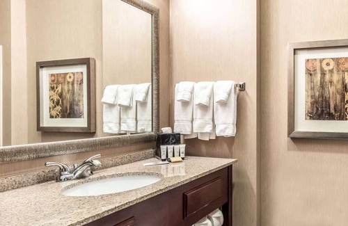Mineral Wells Hotel | Stay at Red Lion Inn, 2 Queen Beds w/Pool, Free Breakfast, Wifi, and Parking!