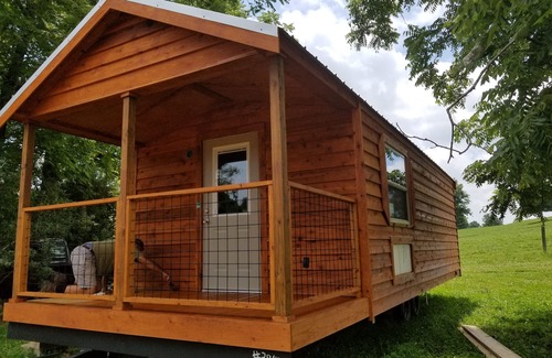Long Creek House | Stay at the Llama Lodge for a leisure-filled location!