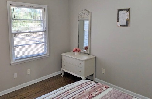 Center Point House | Stay at The Sparrow - 14 minutes to downtown